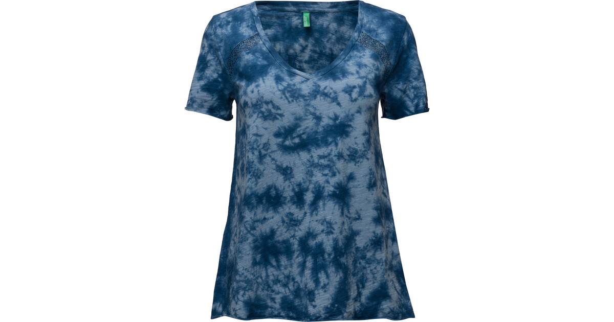 United Colors of Benetton T-Shirt - Blue • Se pris »