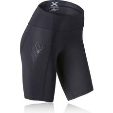 2XU Dam - Elastan/Lycra/Spandex Shorts 2XU Motion Mid-Rise Compression Short Women - Black/Dotted Black Logo