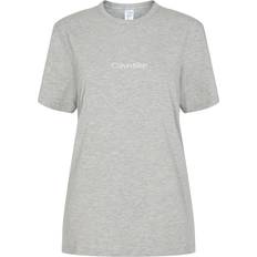 Calvin Klein Dam - Återvunnet material Överdelar Calvin Klein Reimagined Heritage T-shirt - Grey Heather