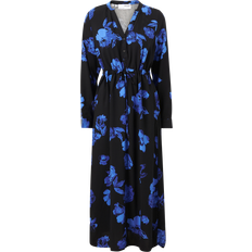 Dam - Enfärgade - Långa klänningar - Viskos Selected Femme – Blåblommig maxiklänning med skärp-Svart/a