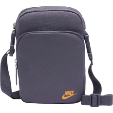 Nike Axelremsväskor Nike Heritage Crossbody Bag - Gridiron/Gridiron/Monarch