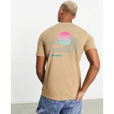 Berghaus Bomull - Herr T-shirts Berghaus – Snowdon – Ljusbrun t-shirt med soltryck baktill-Grön/a