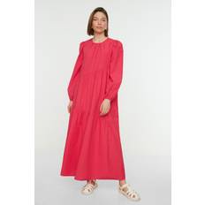 Enfärgade - Midiklänningar - Rosa Trendyol Collection Kvinnors Shrew detaljerad rund krage pop tyg klänning klänning, rosa