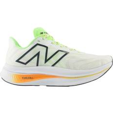 New Balance Sportskor New Balance FuelCell SuperComp Trainer v2 M - White/Bleached Lime Glo/Hot Mango