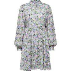 14 - Blommiga - Korta klänningar Selected Judita Floral Shirt Dress - Violet Tulip