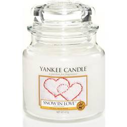 Yankee Candle Snow In Love Medium Doftljus 411g